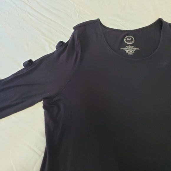 Longsleeve Shirt with sleeve cutouts - Picture 6 of 7